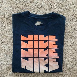 Retro Nike T-Shirt. Medium Slim Fit.